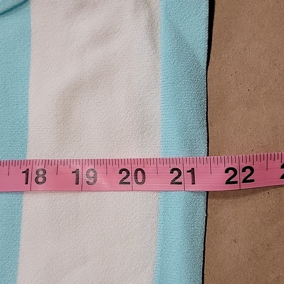 Banana Republic Sleeveless Light Blue and White Square Neck Top. EUC, Size L - Picture 7 of 9